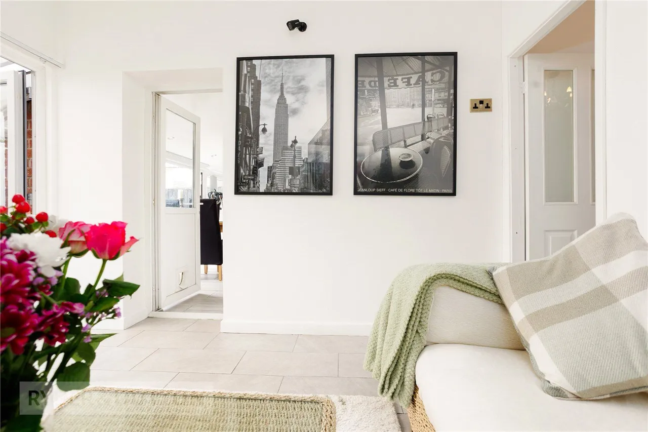 Tiber Avenue, Hollinwood, OL8, photo 17