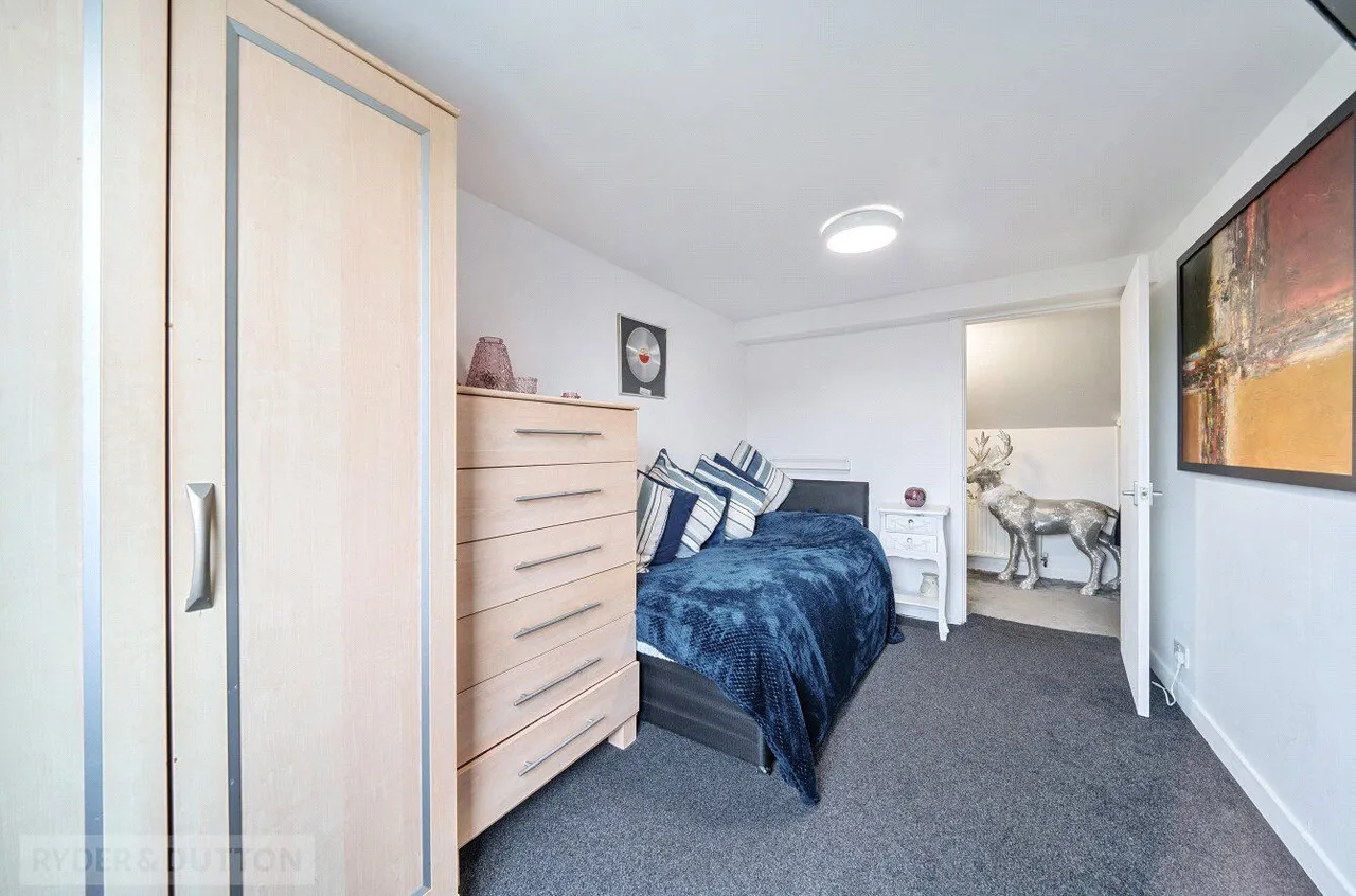Tiber Avenue, Hollinwood, OL8, photo 23