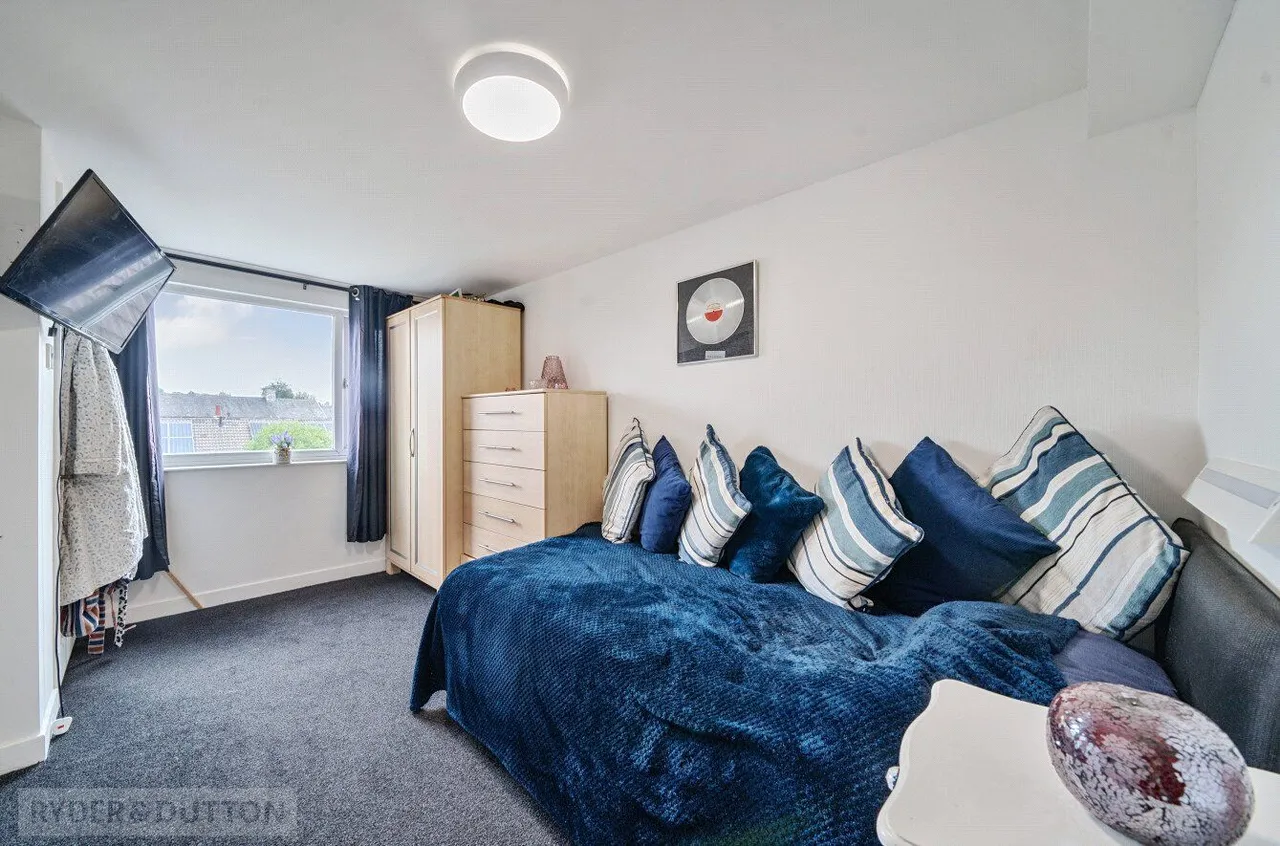 Tiber Avenue, Hollinwood, OL8, photo 22