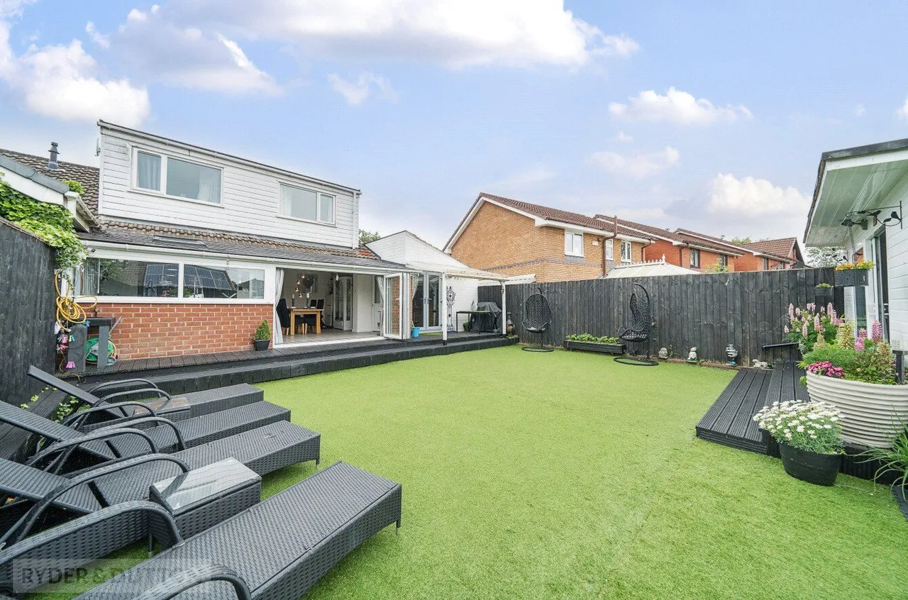 Tiber Avenue, Hollinwood, OL8, photo 2