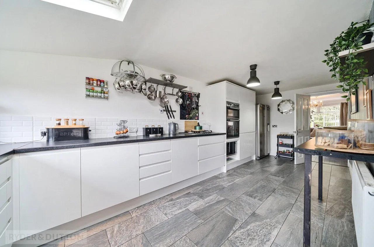 Tiber Avenue, Hollinwood, OL8, photo 6