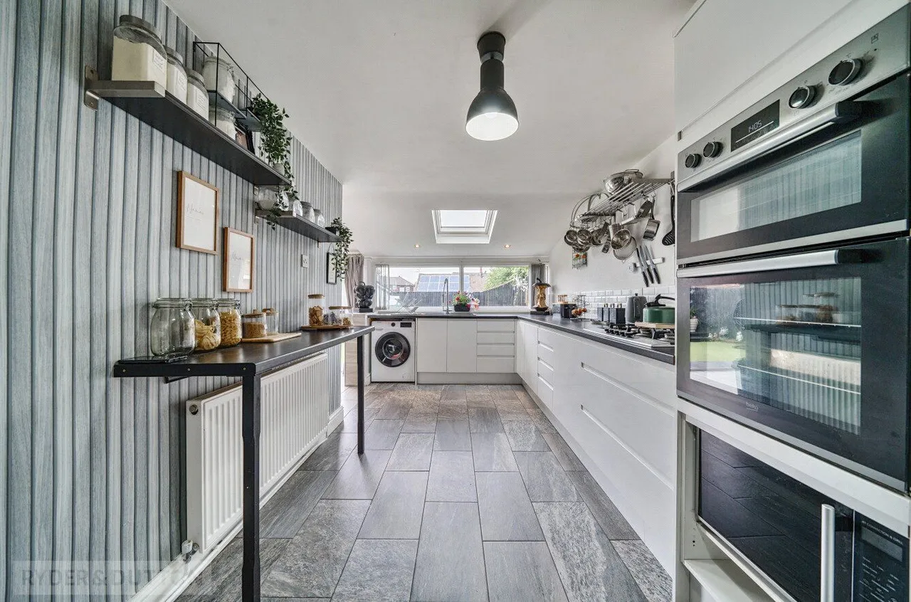 Tiber Avenue, Hollinwood, OL8, photo 5