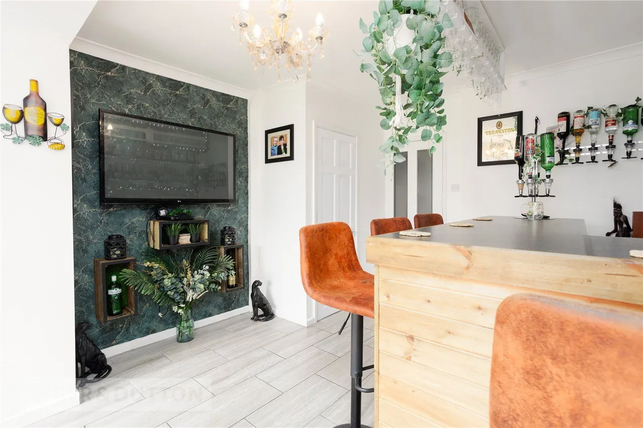 Tiber Avenue, Hollinwood, OL8, photo 9