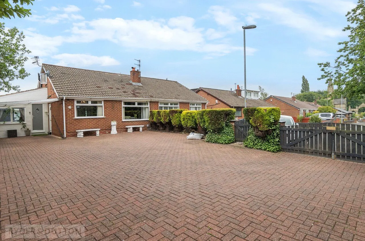 4 bed house for sale, Tiber Avenue, Hollinwood, OL8