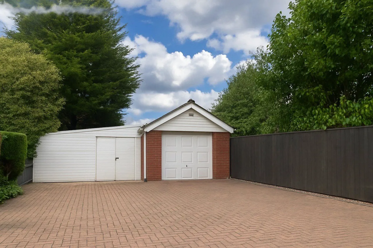 Tiber Avenue, Hollinwood, OL8, photo 3