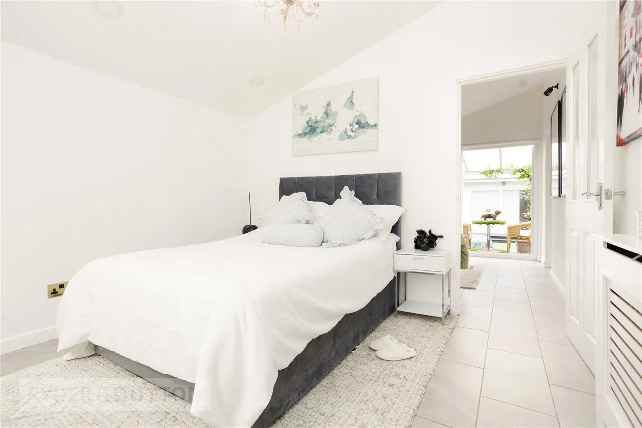 Tiber Avenue, Hollinwood, OL8, photo 14