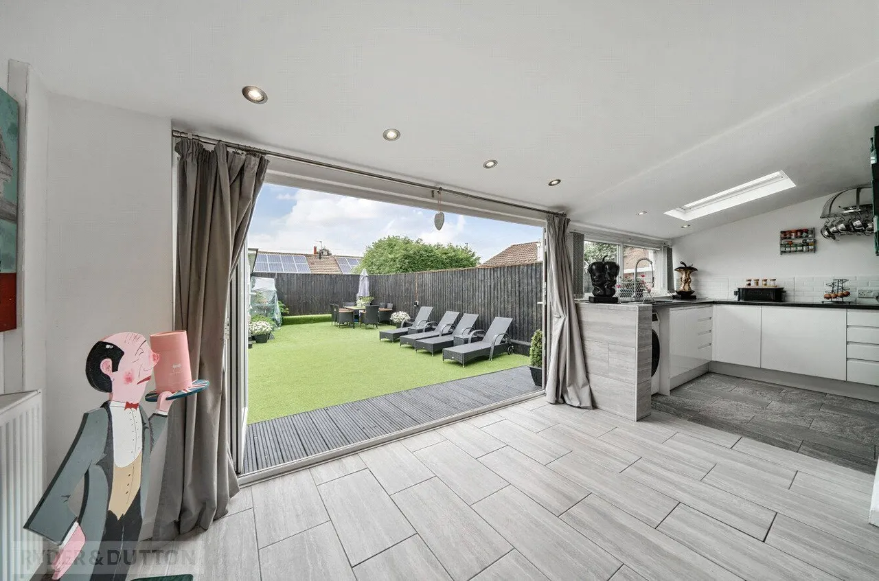 Tiber Avenue, Hollinwood, OL8, photo 4