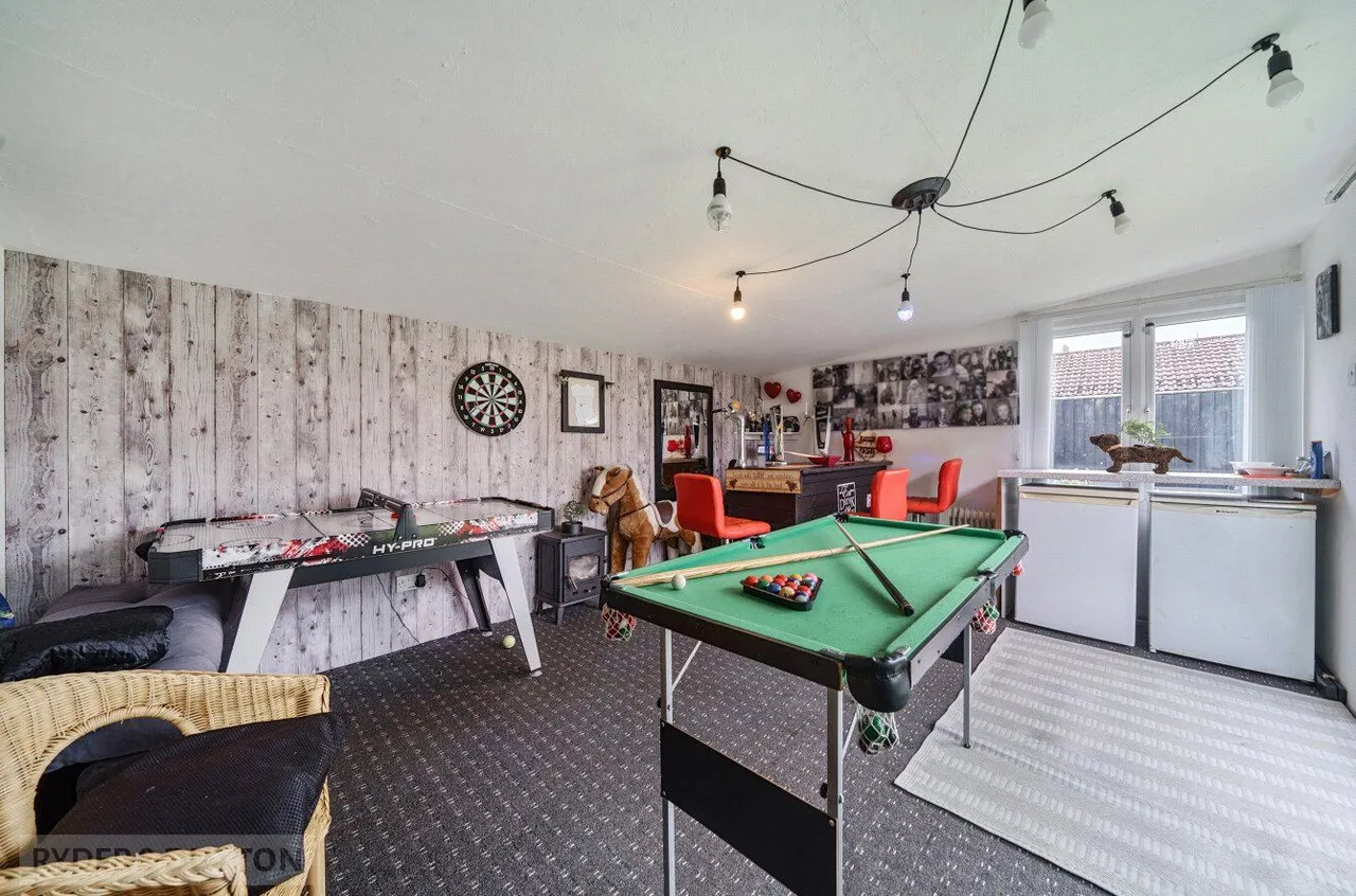 Tiber Avenue, Hollinwood, OL8, photo 25