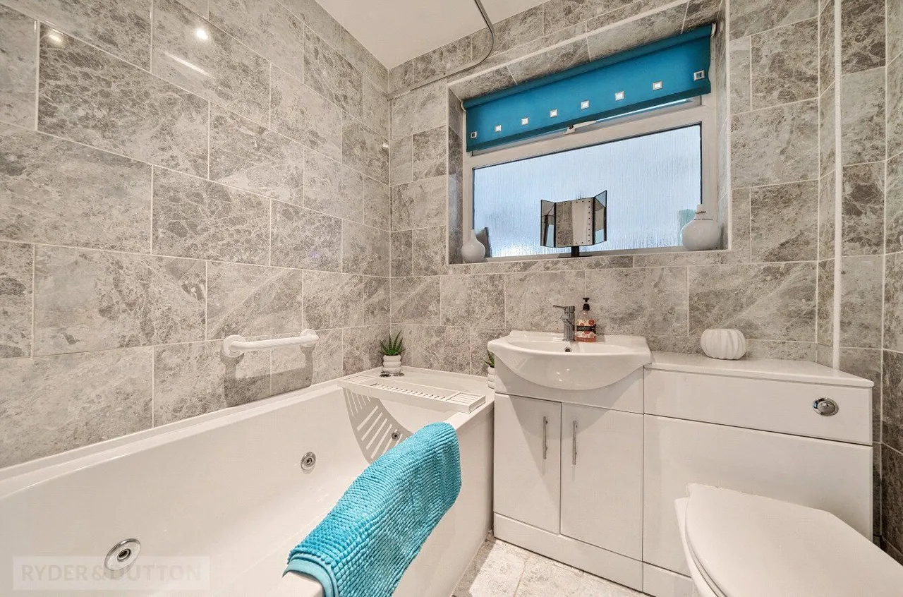 Tiber Avenue, Hollinwood, OL8, photo 24