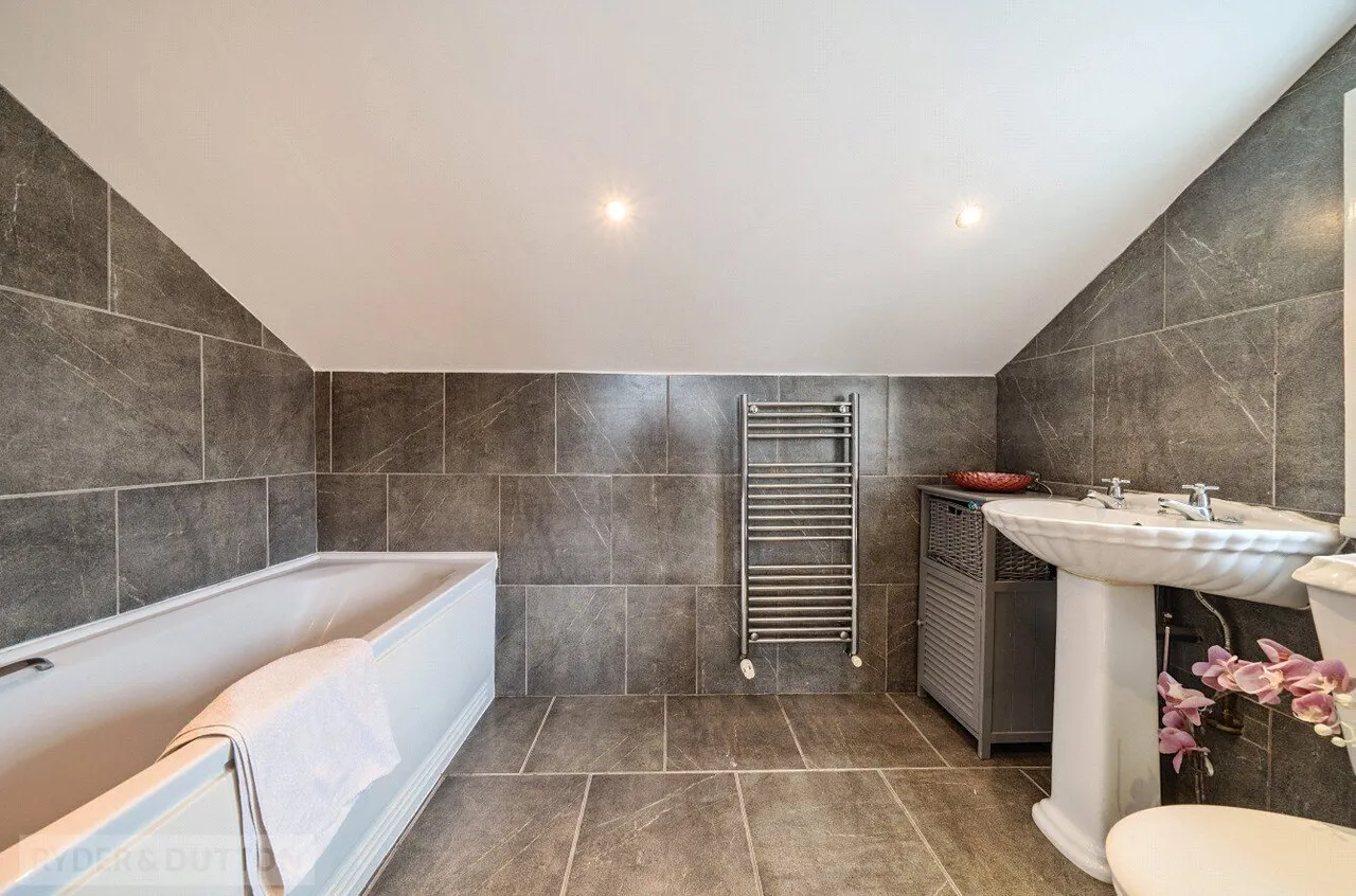 Tiber Avenue, Hollinwood, OL8, photo 21