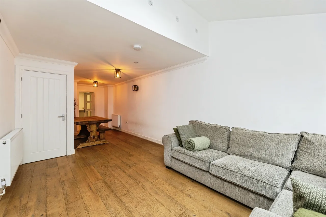 High Street, South Milford, LS25, photo 5