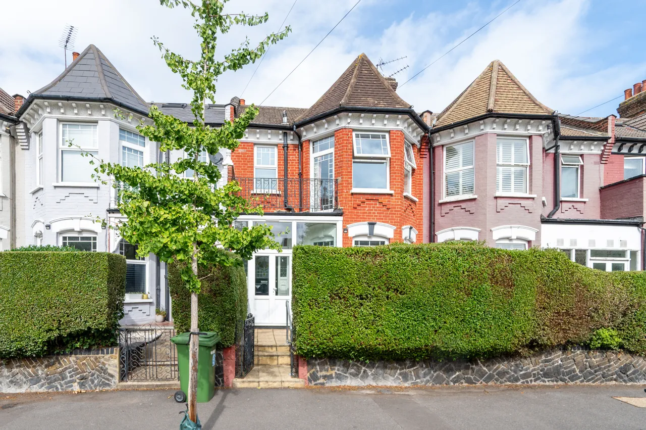 3 bed house to rent — 22 Mulgrave Road, London