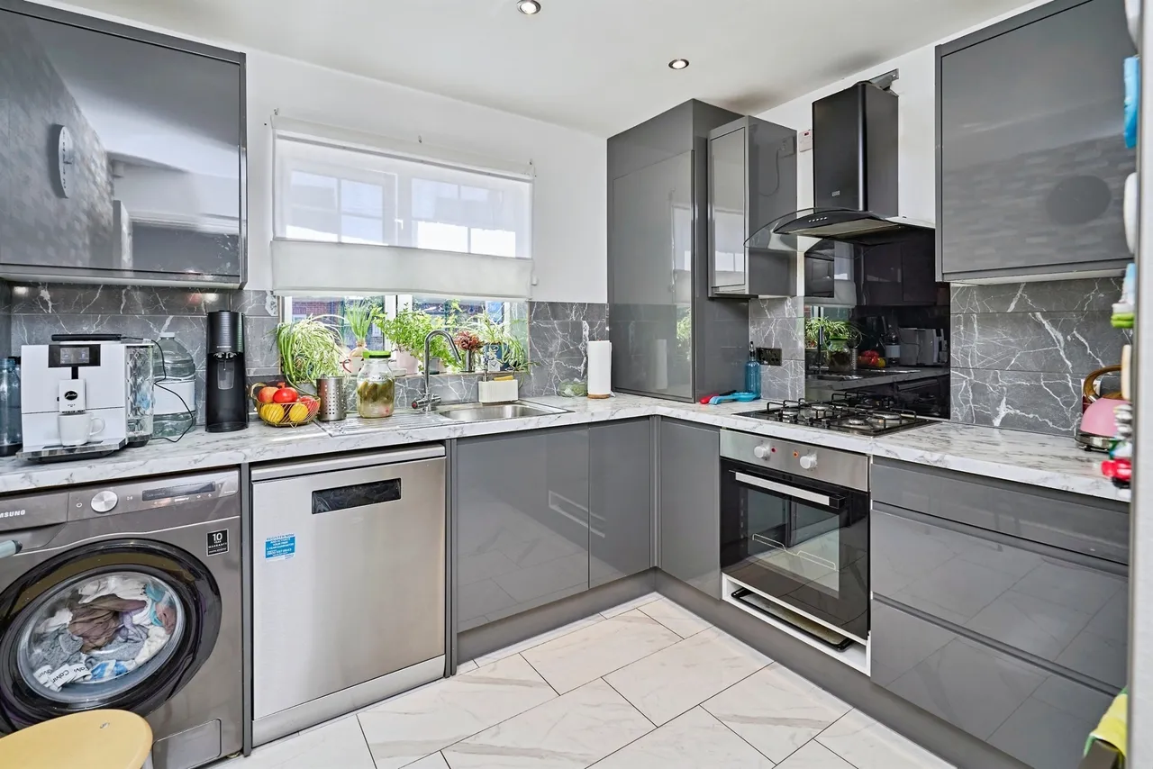 Grace Road, Tipton, DY4, photo 4