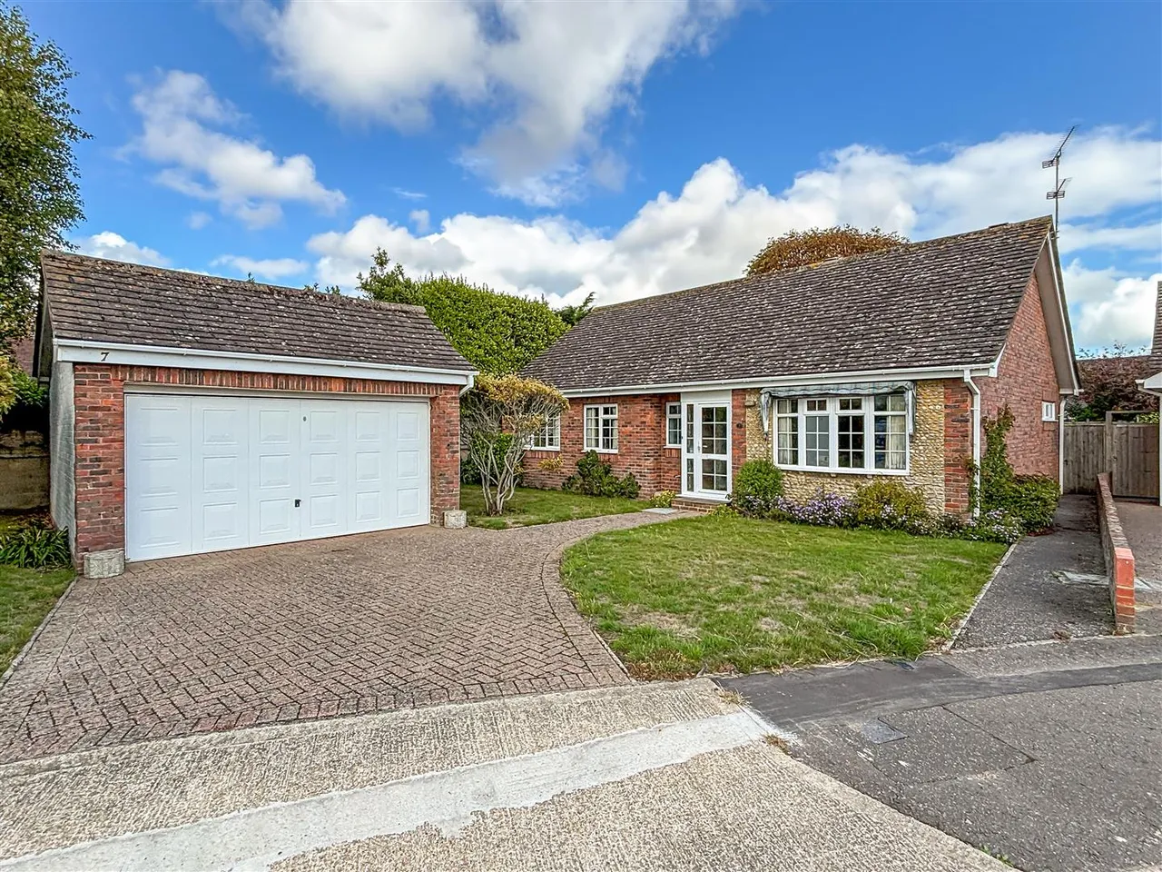 3 bed house for sale, Walnut Avenue, Rustington