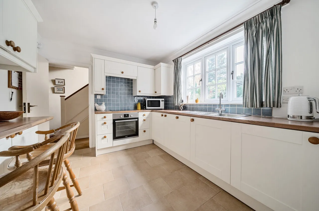 Lime Avenue, Camberley, Surrey, GU15 2BH, photo 5