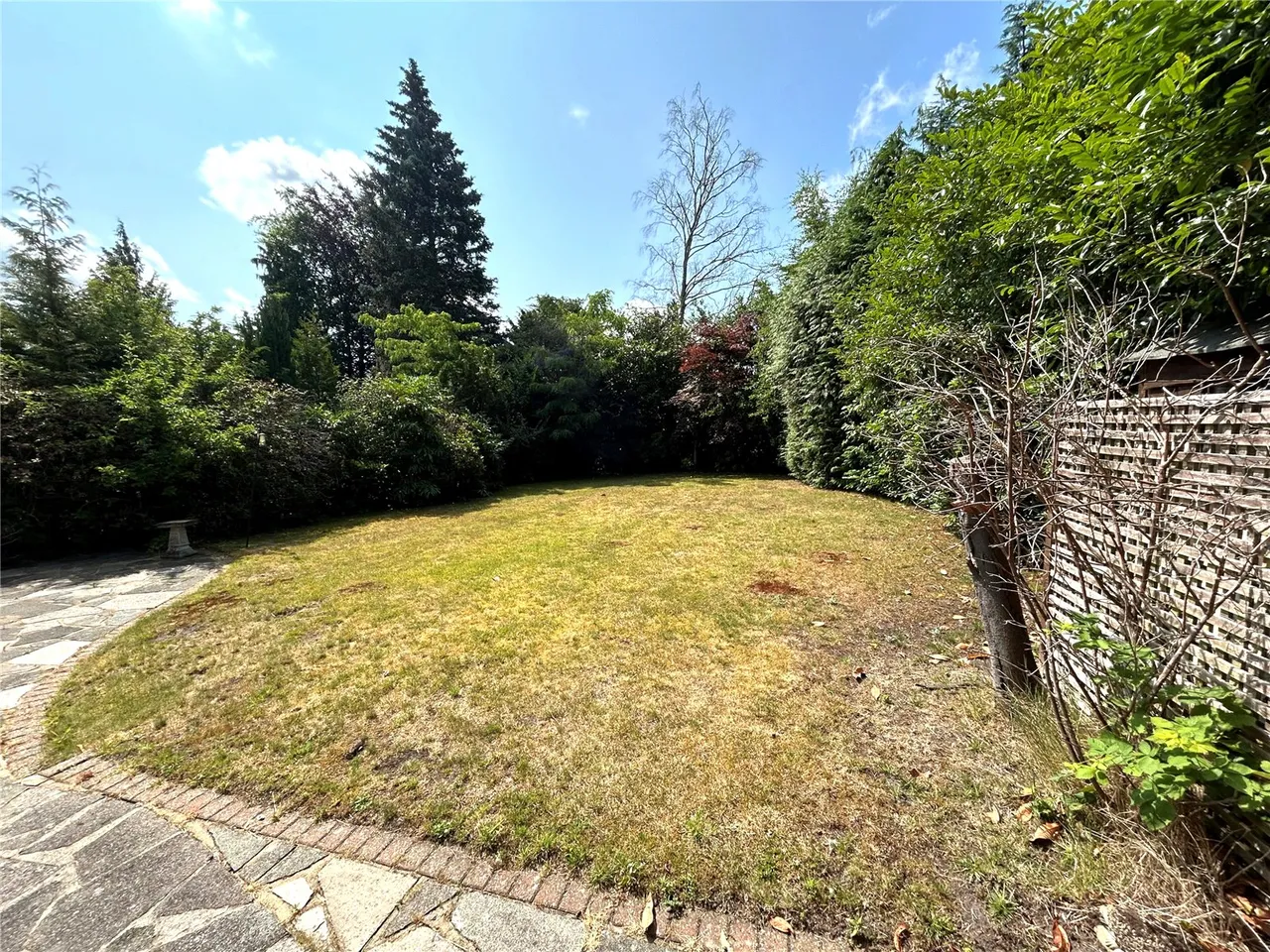 Lime Avenue, Camberley, Surrey, GU15 2BH, photo 2