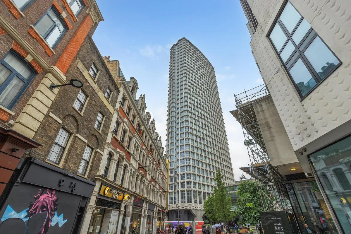 2 bed flat to rent, New Oxford Street, London, WC1A