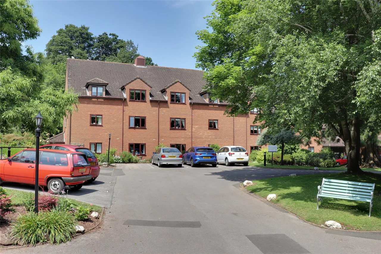 1 bed flat for sale, Priory Gardens, Wellington, TA21