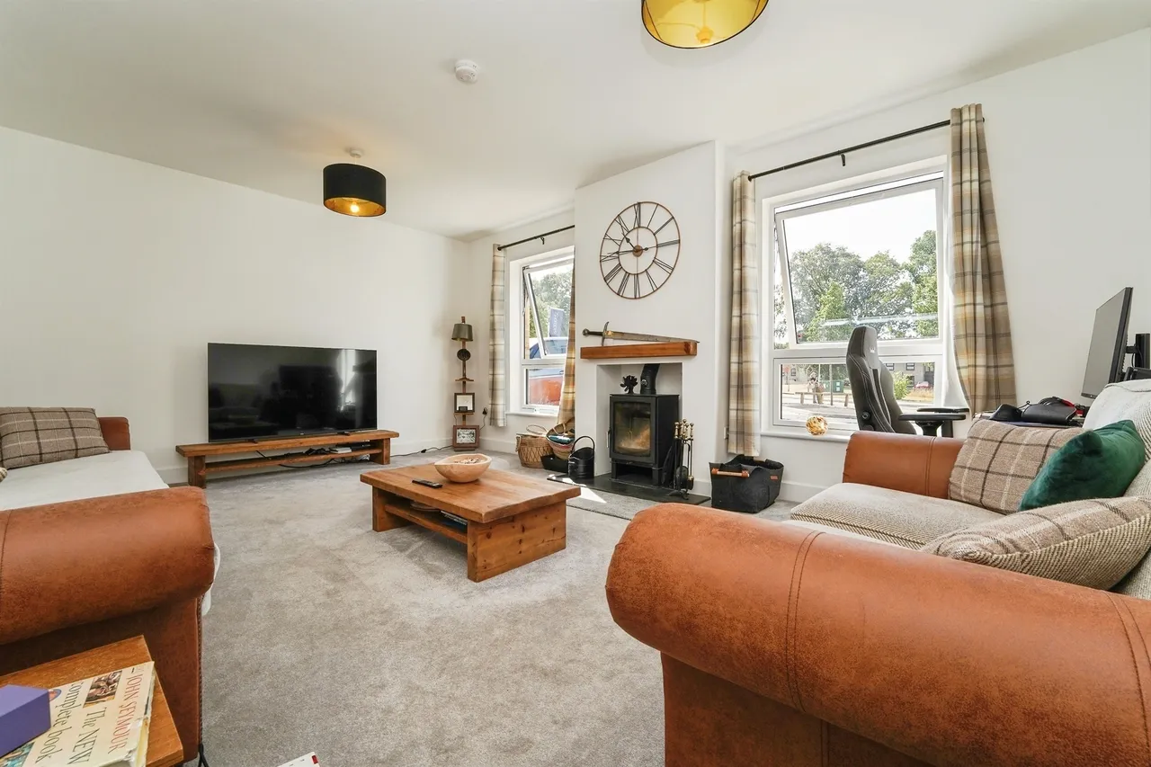 Utah Court, Highworth, SN6, photo 5