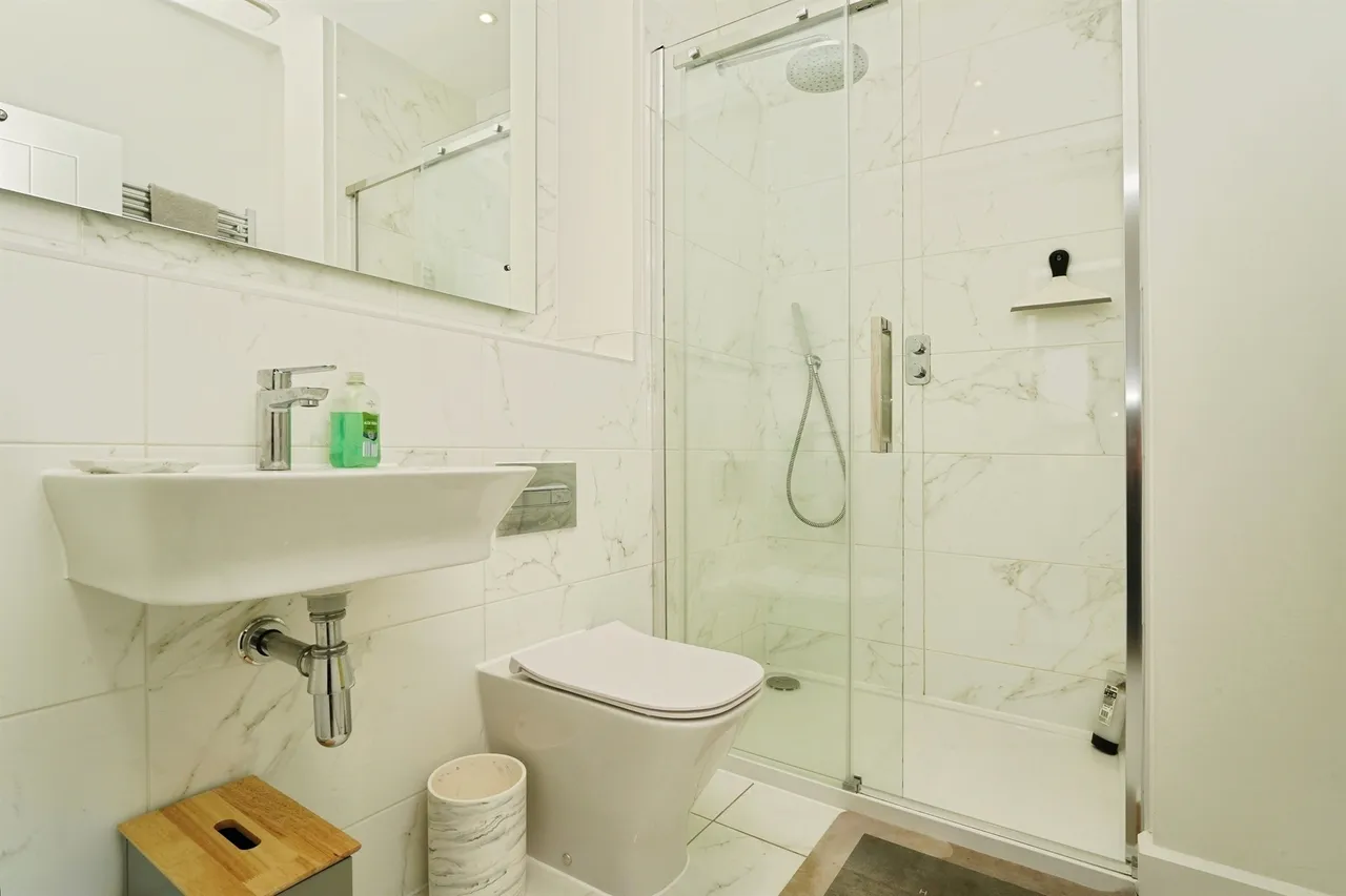 Utah Court, Highworth, SN6, photo 13