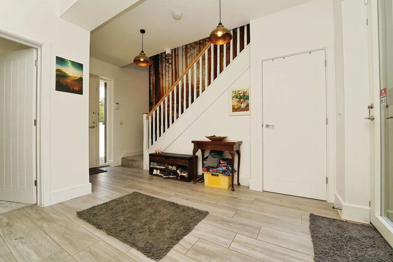 Utah Court, Highworth, SN6, photo 6
