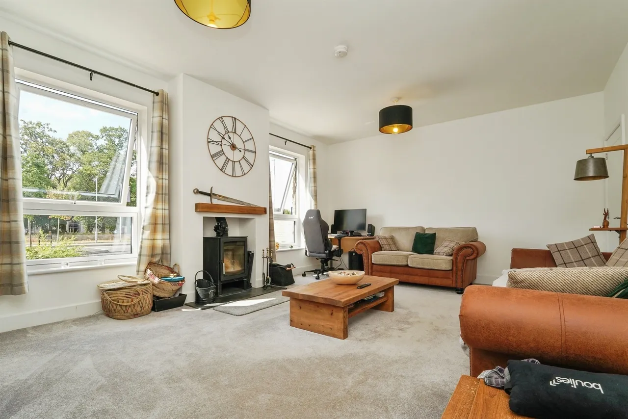 Utah Court, Highworth, SN6, photo 8