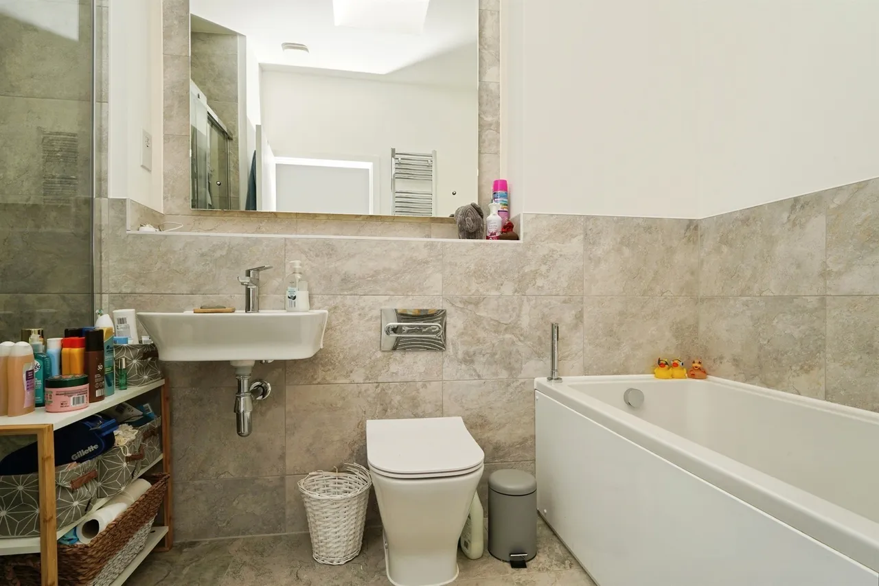 Utah Court, Highworth, SN6, photo 17