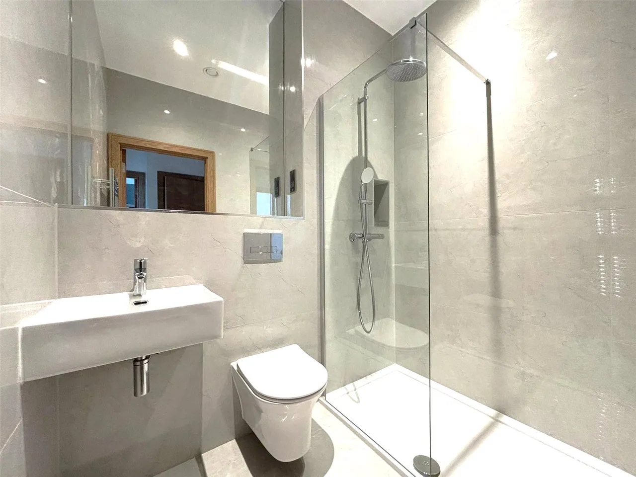 Waterfront, Fleet, Hampshire, GU51 3UP, photo 7