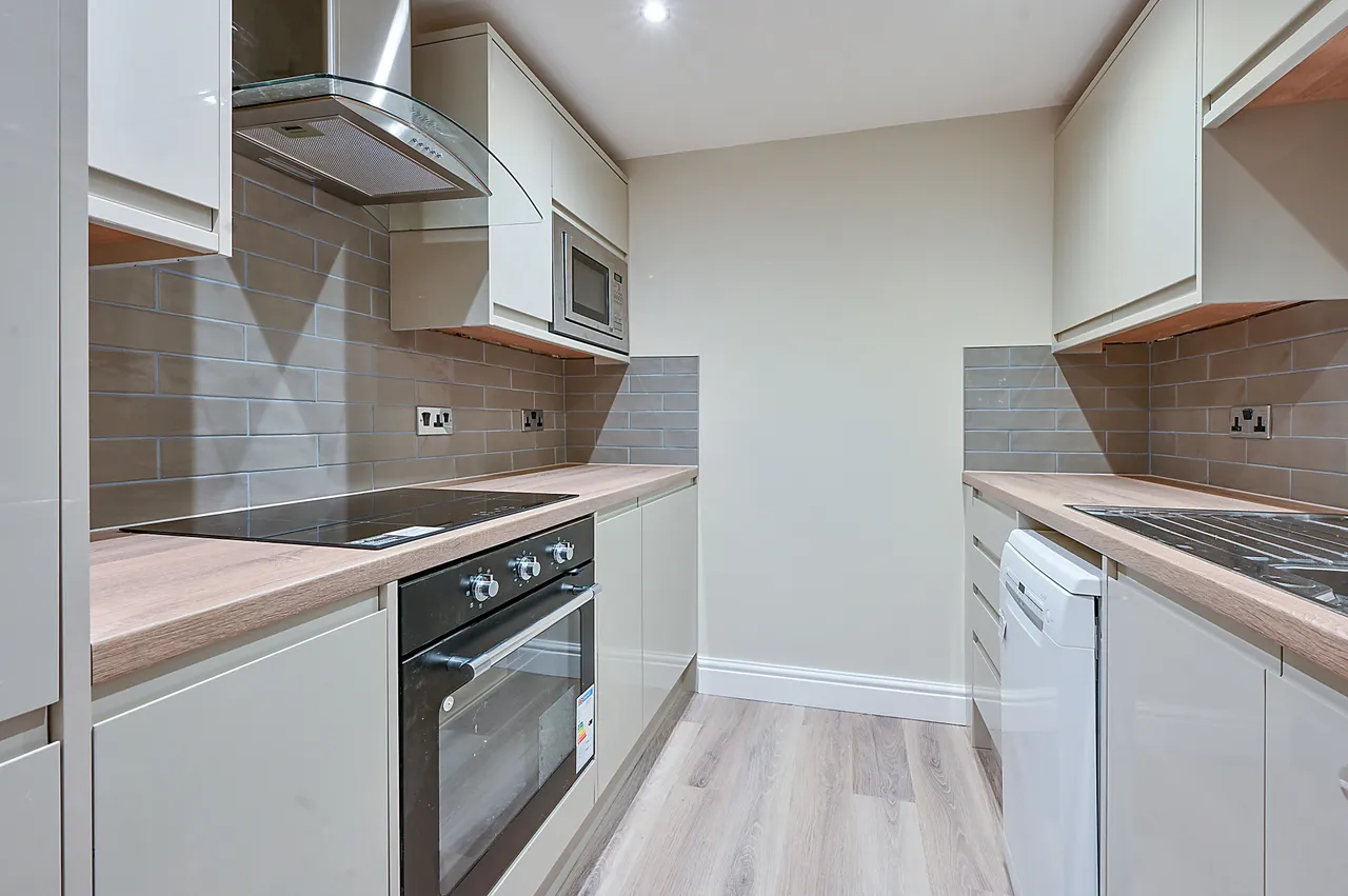 7 Chatsworth Lodge, Bourne Place, London, photo 5