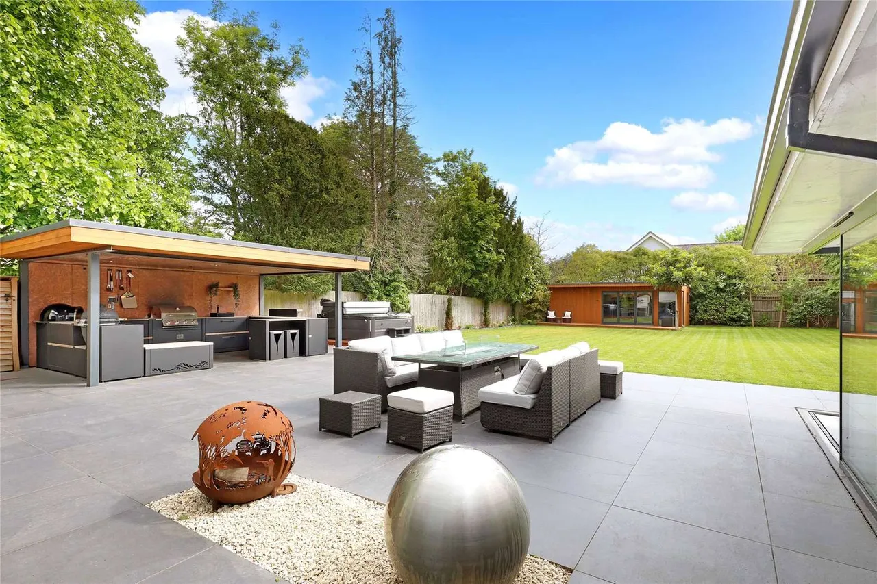 Penn Road, Beaconsfield, Buckinghamshire, HP9 2LS, photo 2