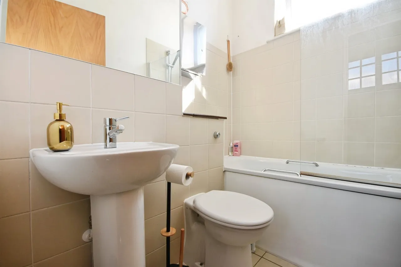 Kidman Close, Romford, RM2, photo 14