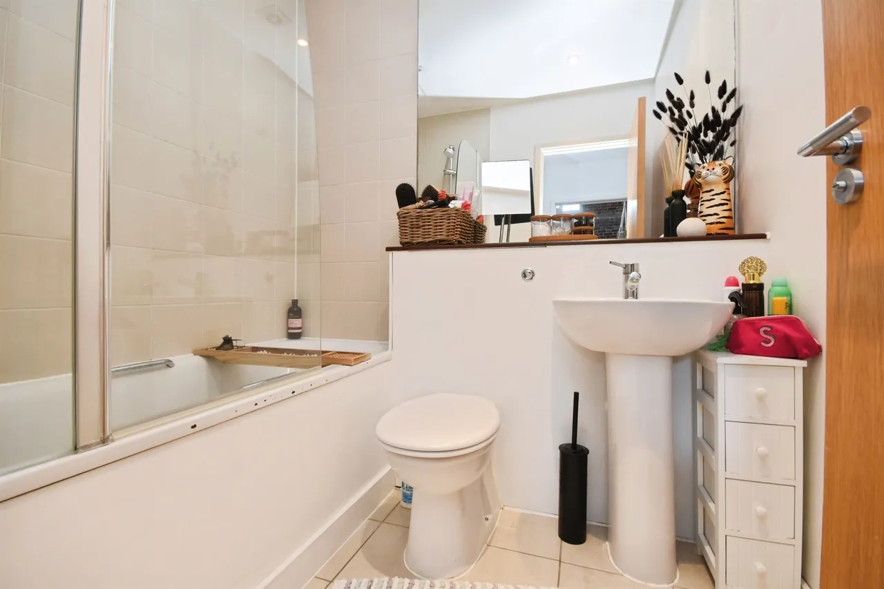 Kidman Close, Romford, RM2, photo 10