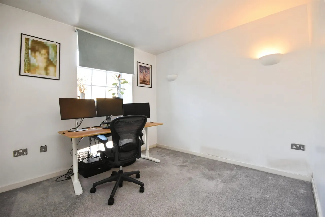 Kidman Close, Romford, RM2, photo 9