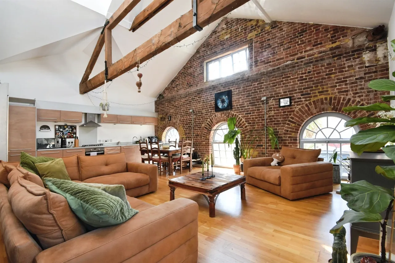2 bed flat for sale, Kidman Close, Romford, RM2