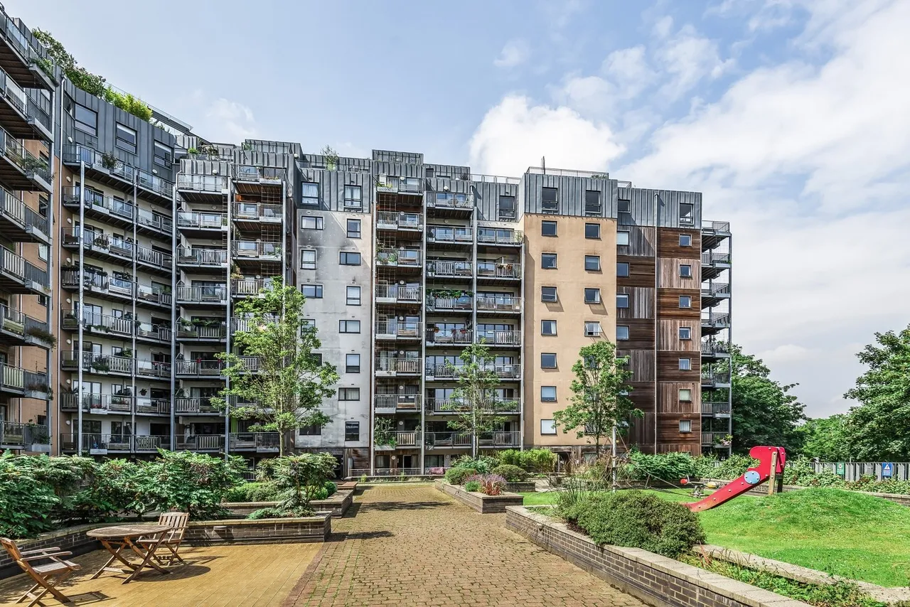 2 bed flat to rent — Seren Park Gardens, London, SE3