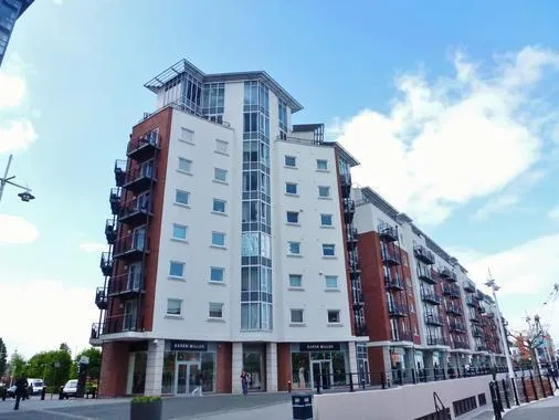 2 bed flat to rent, Centurion Court, Gunwharf Quays, PO1