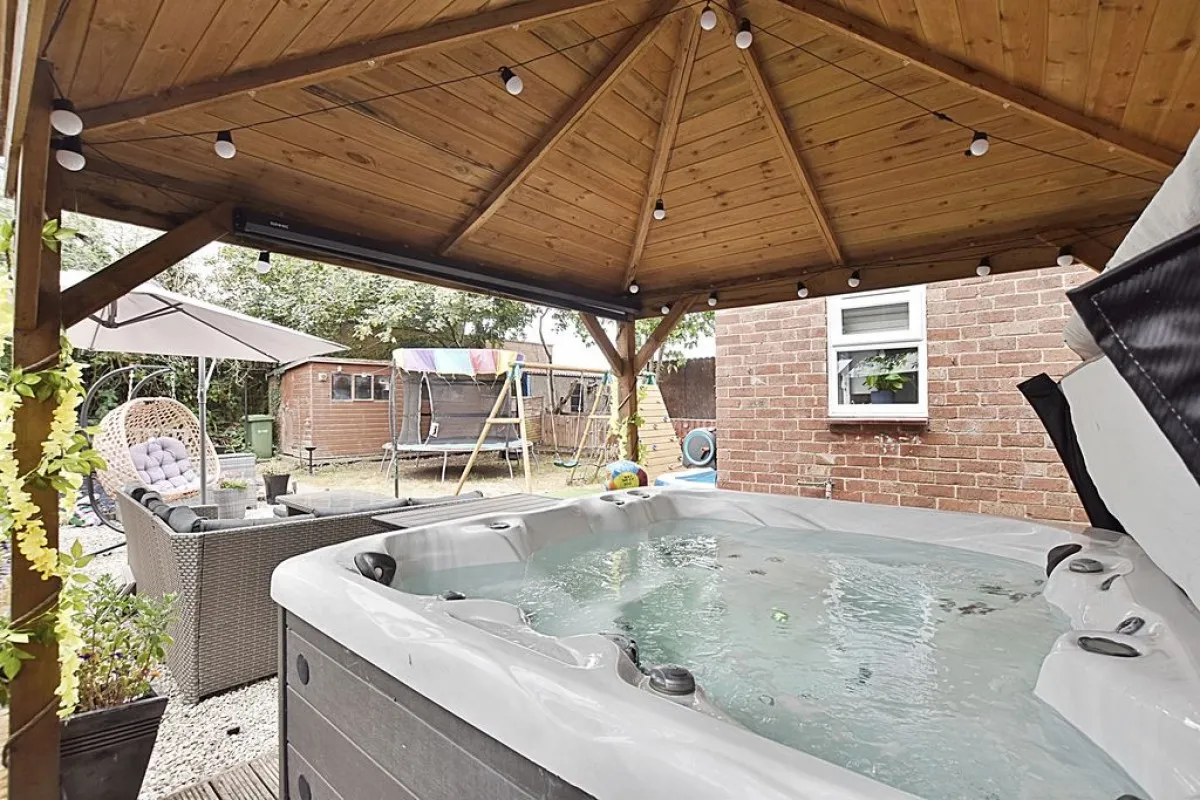 2 bed house for sale, Wickenby Crescent, Lincoln
