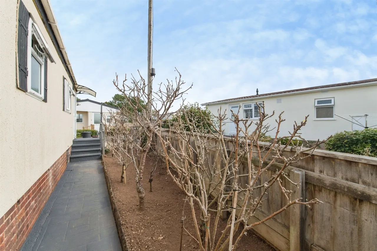 Second Avenue, Newport Park, EX2, photo 16