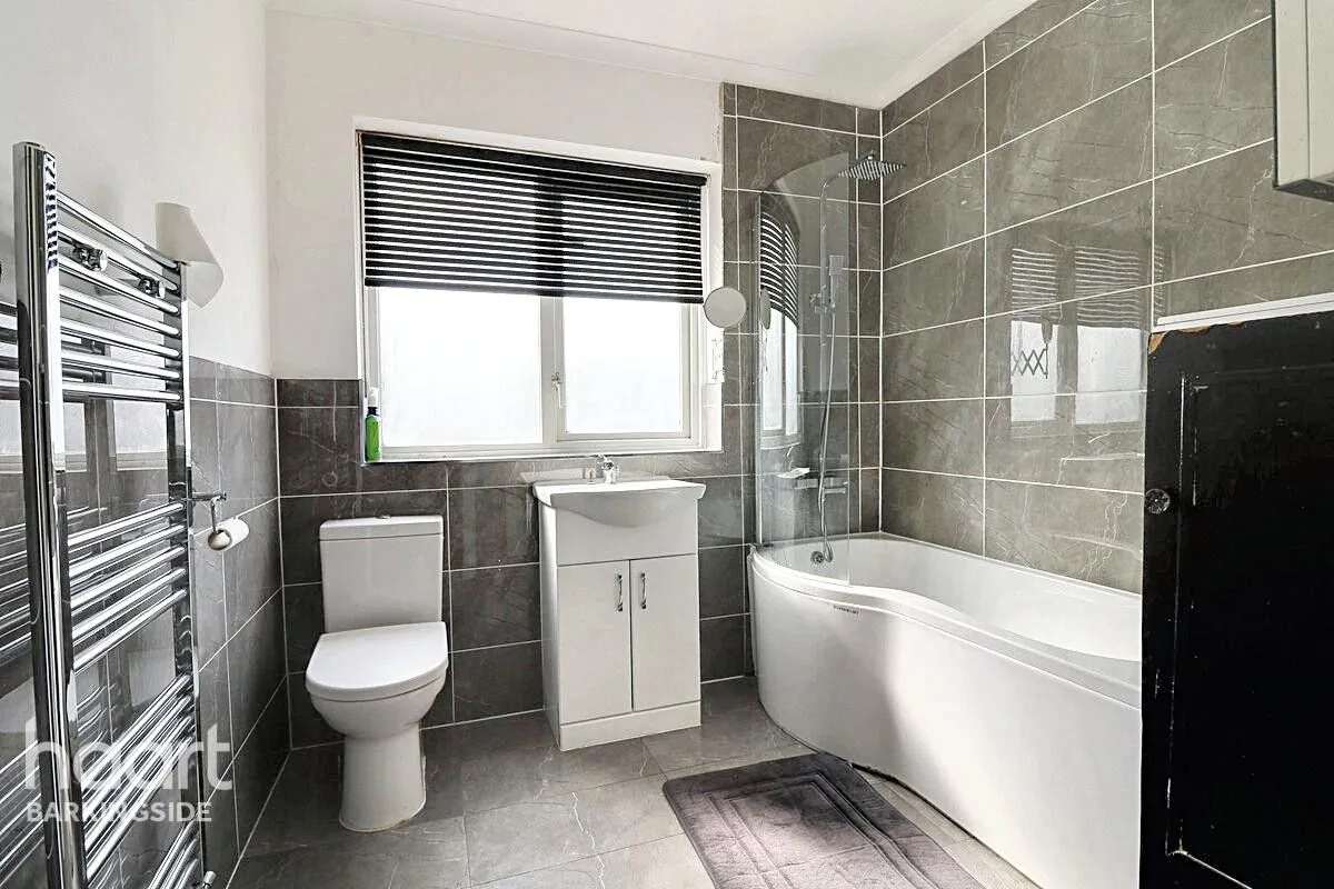 Campbell Avenue, Barkingside, IG6, photo 17
