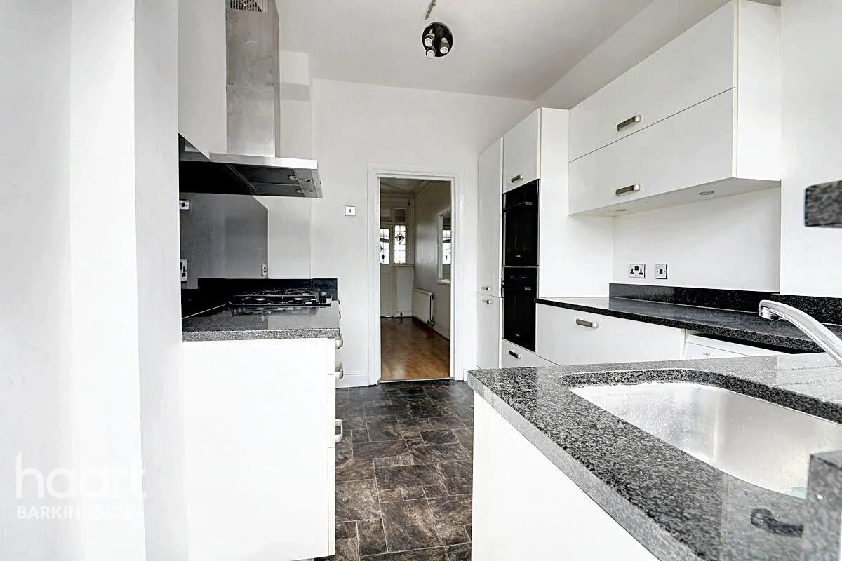 Campbell Avenue, Barkingside, IG6, photo 10