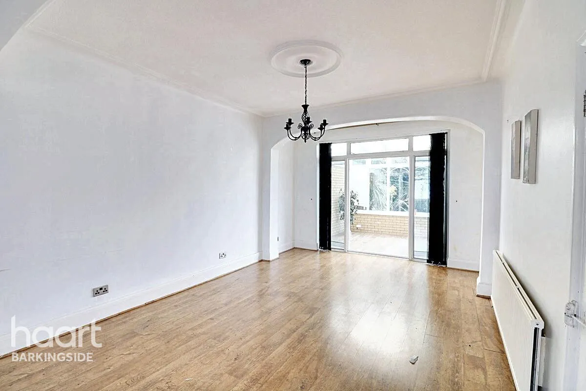 Campbell Avenue, Barkingside, IG6, photo 8