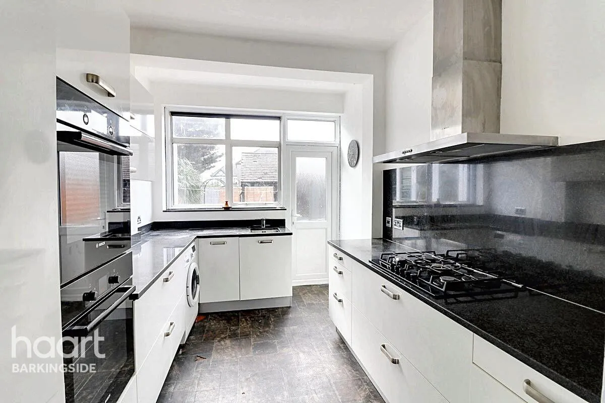 Campbell Avenue, Barkingside, IG6, photo 9