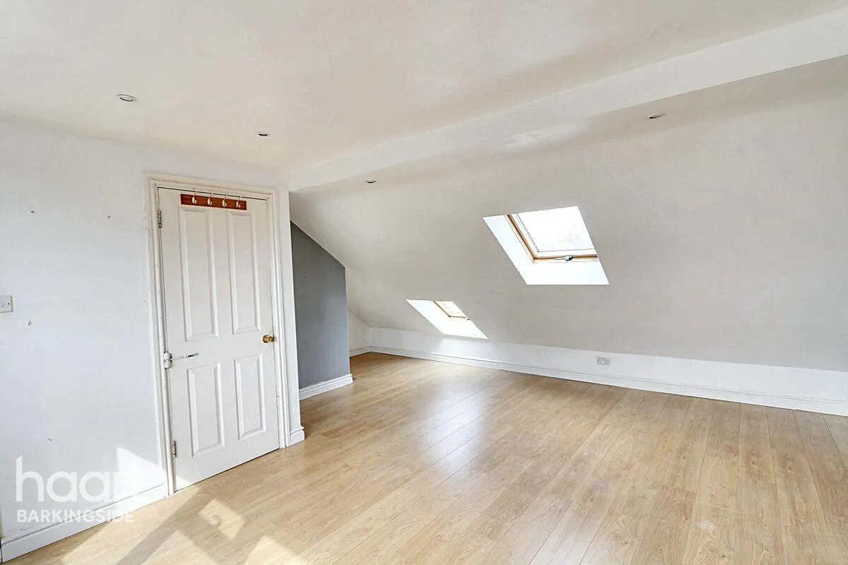 Campbell Avenue, Barkingside, IG6, photo 18