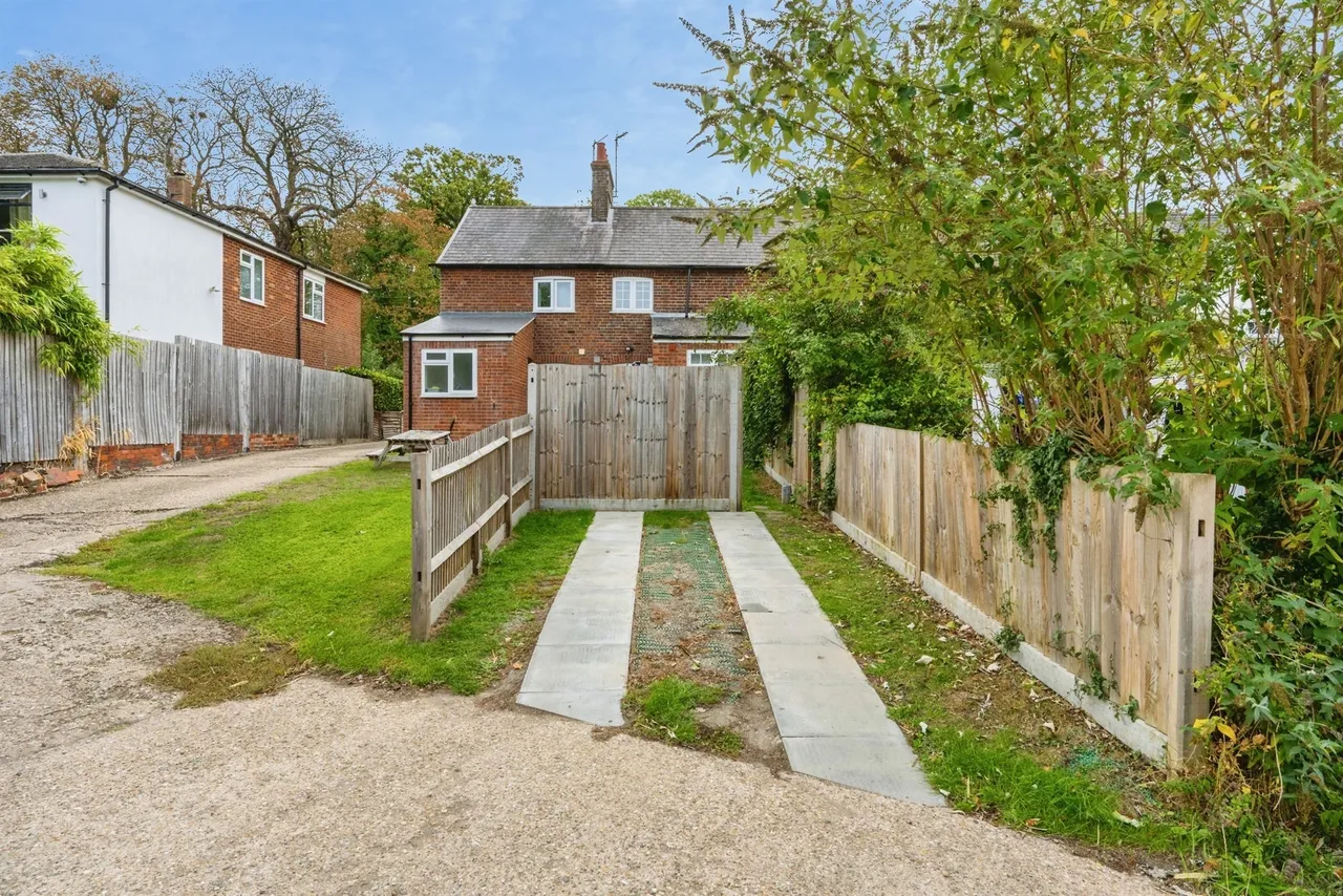 Station Road, Cheddington, LU7, photo 13