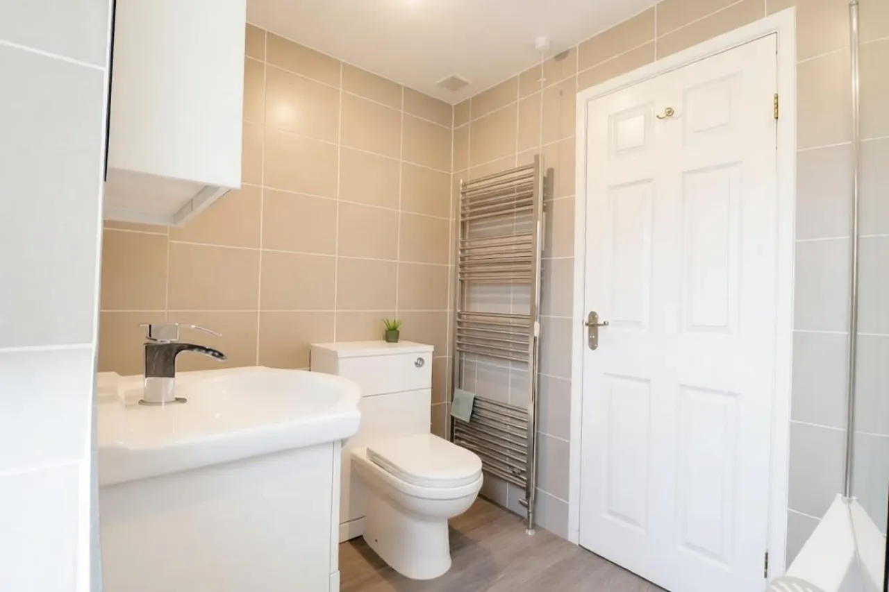 Essex Drive, Stoke-On-Trent, photo 18