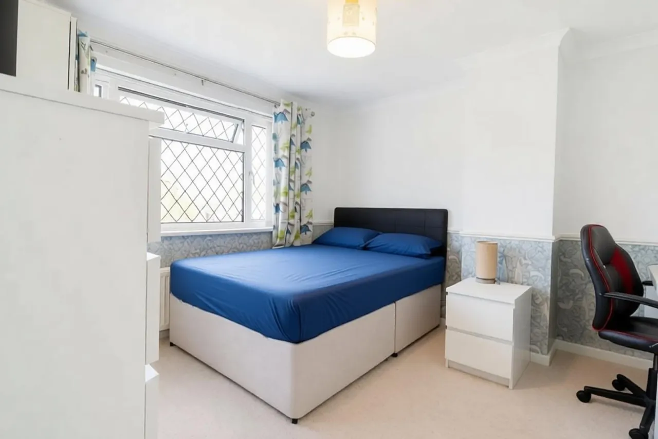 Essex Drive, Stoke-On-Trent, photo 16
