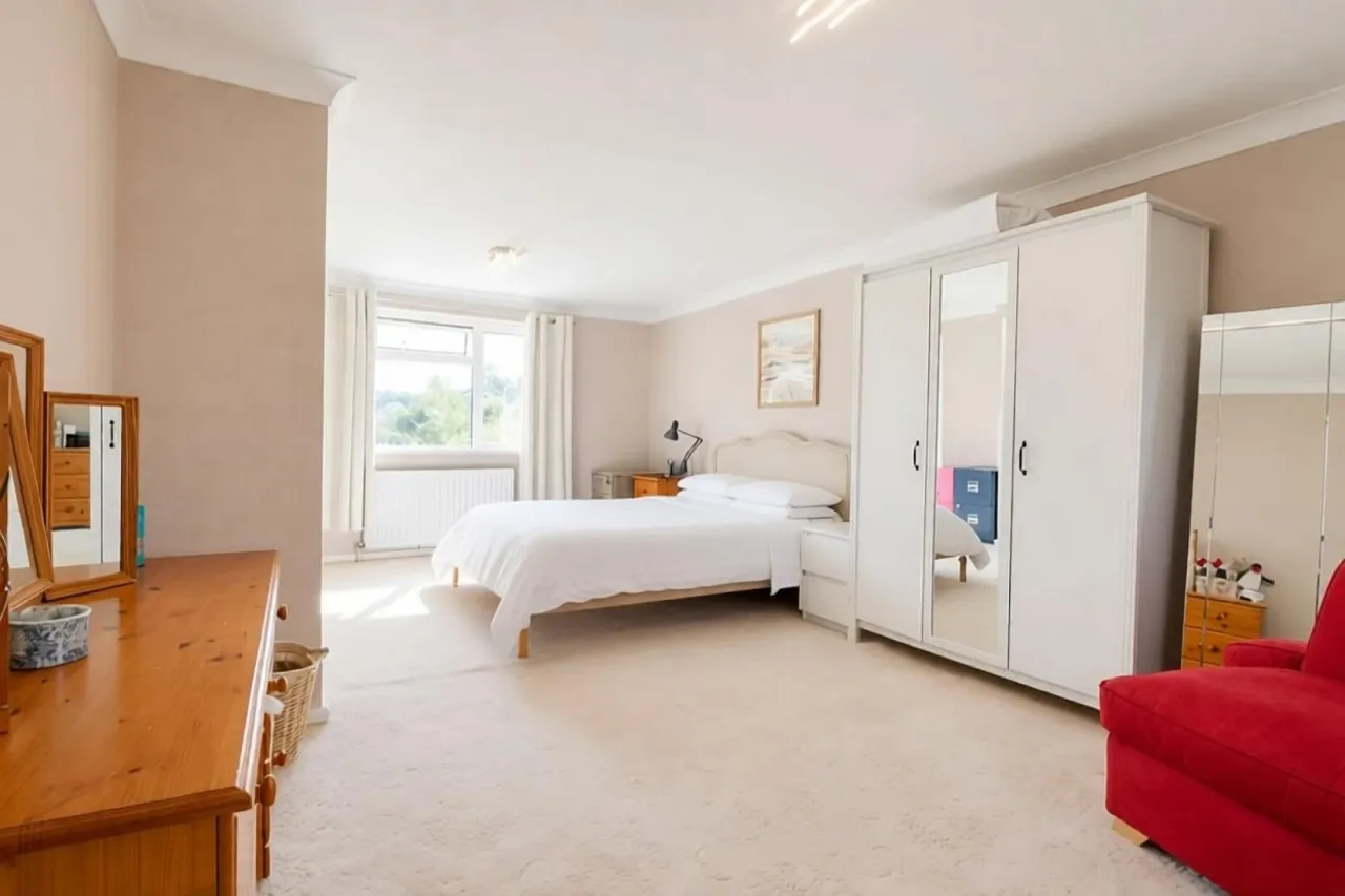 Essex Drive, Stoke-On-Trent, photo 13