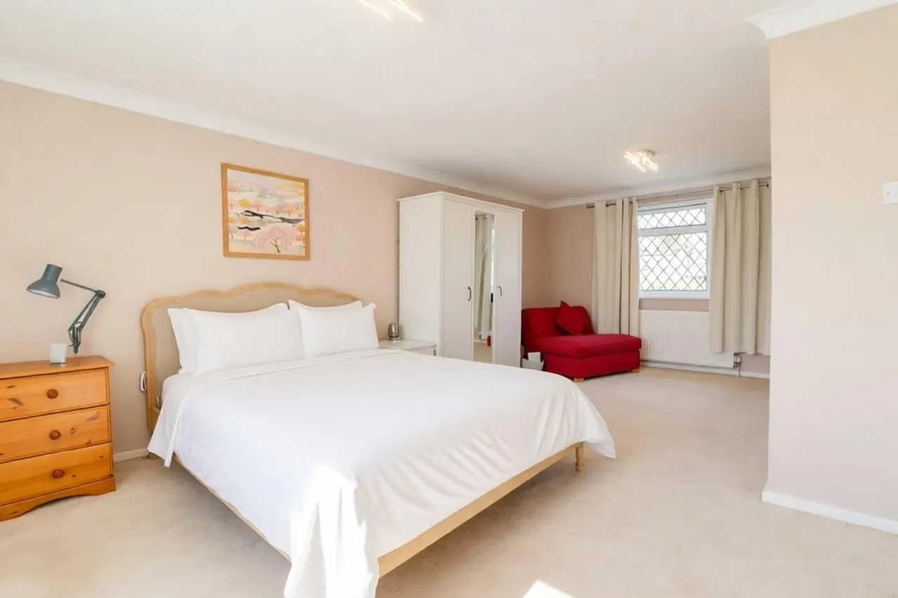 Essex Drive, Stoke-On-Trent, photo 12