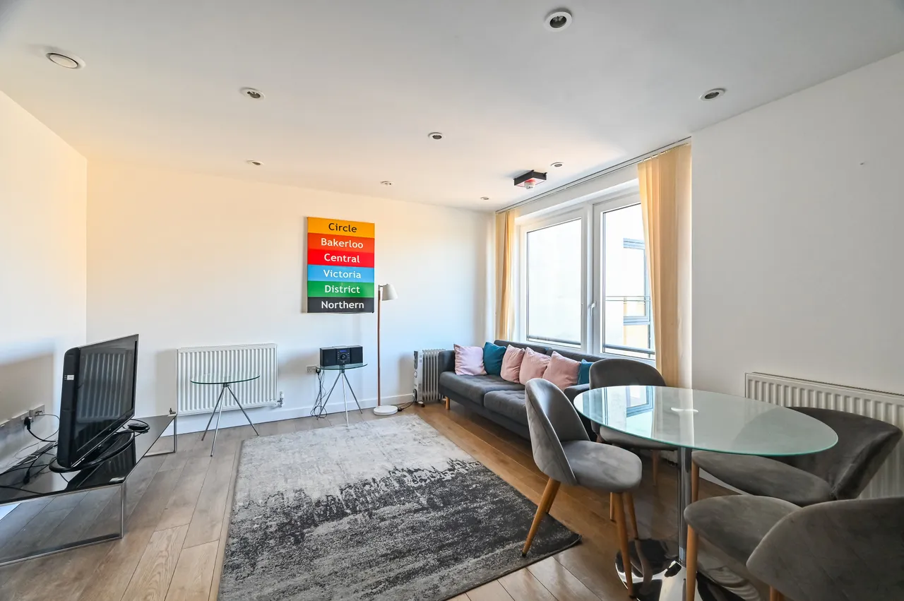Flat 502, Lime View Apartments, 2 John Nash Mews, London, photo 2