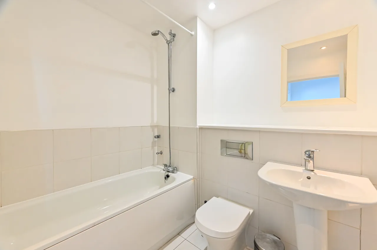 Flat 502, Lime View Apartments, 2 John Nash Mews, London, photo 10